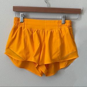 Lululemon Hotty Hot LR 2.5” shorts Clementine (4)